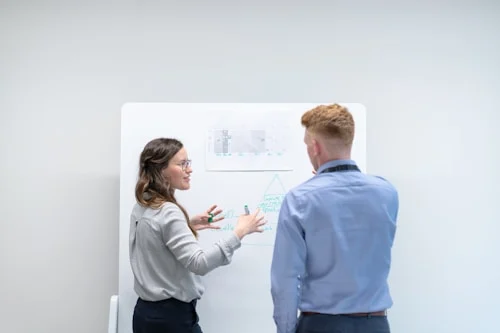 Manager using coaching conversation to build technical credibility during individual contributor to manager shift